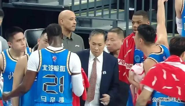 包含CBA常规赛倒计时，北京首钢赛前再遭质疑，细节引发关注，球迷炸锅，数据趋势出现新变化的词条-乐竟体育
